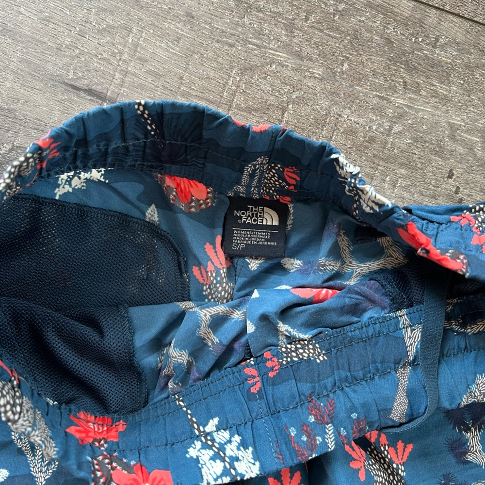 North Face Cactus Patterned Shorts - Picture 3 of 3
